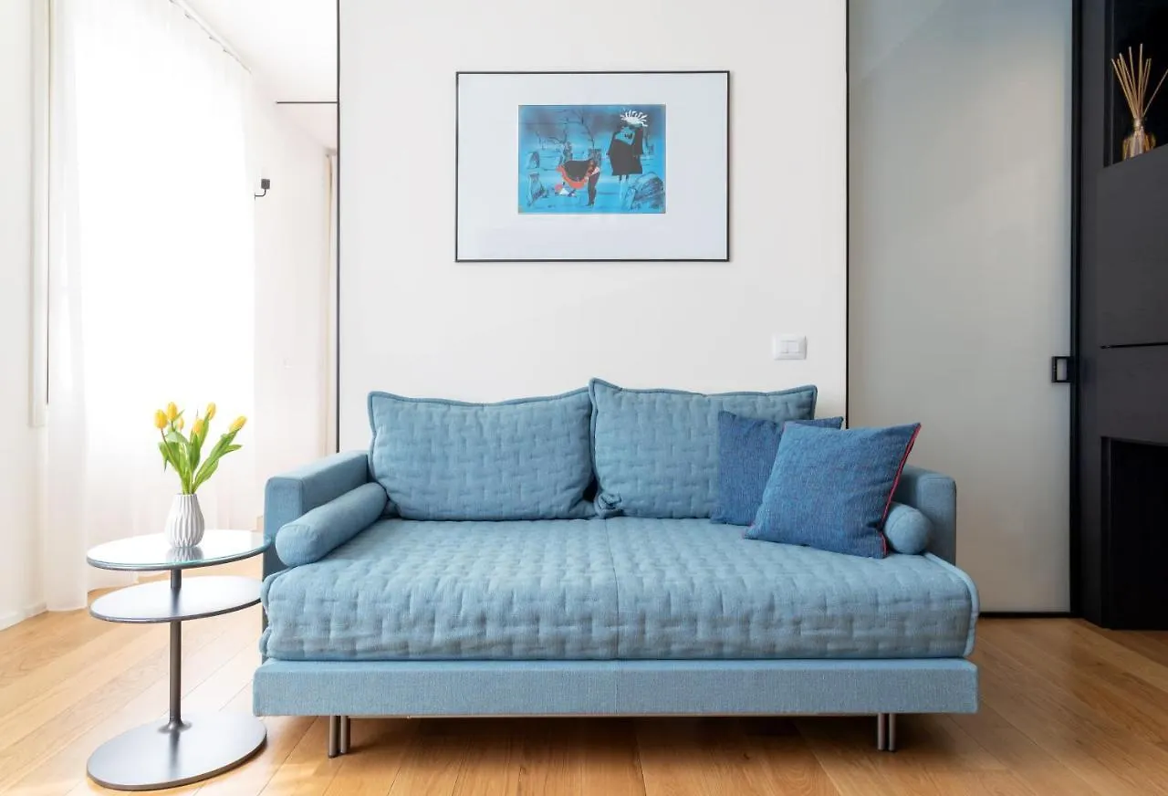 Aparthotel Bmore Duomo - Luxury Apartments Near Duomo Milan Italy
