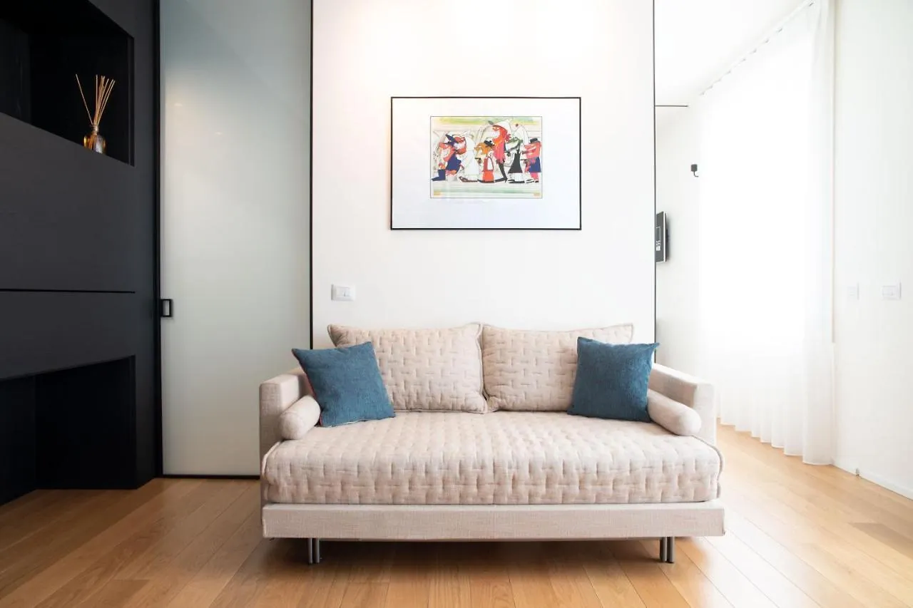 Bmore Duomo - Luxury Apartments Near Duomo Milan Aparthotel