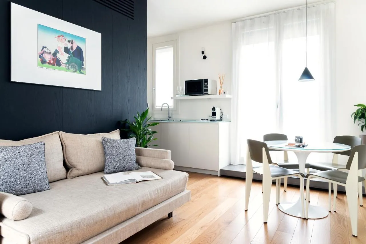 Aparthotel Bmore Duomo - Luxury Apartments Near Duomo Milan