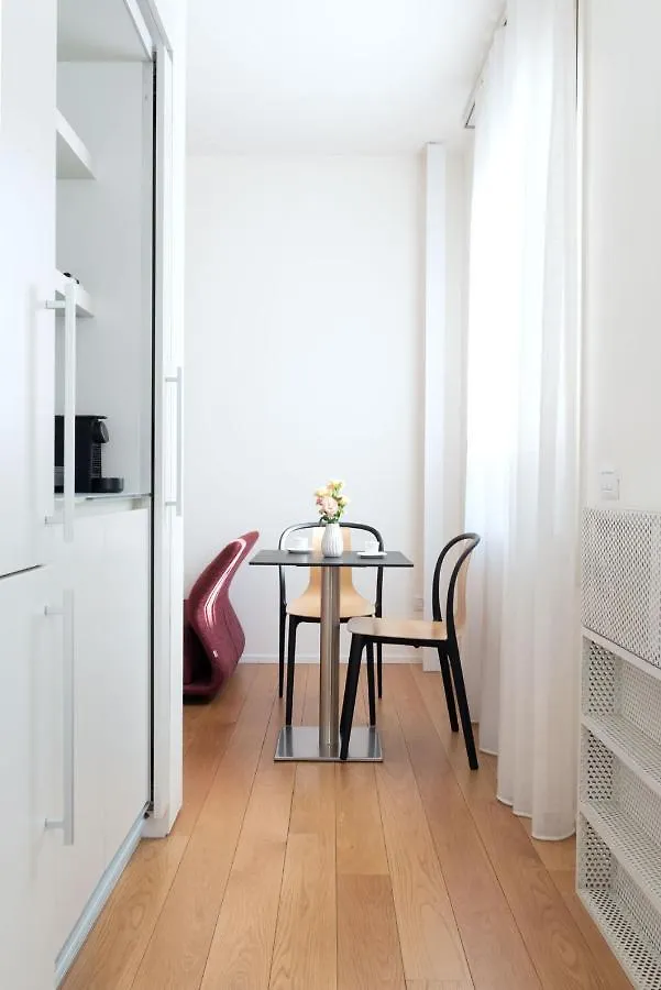 Aparthotel Bmore Duomo - Luxury Apartments Near Duomo Milan
