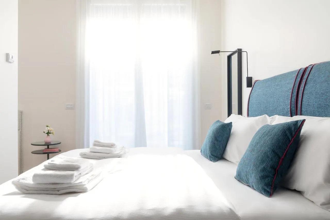 Bmore Duomo - Luxury Apartments Near Duomo Milan Aparthotel