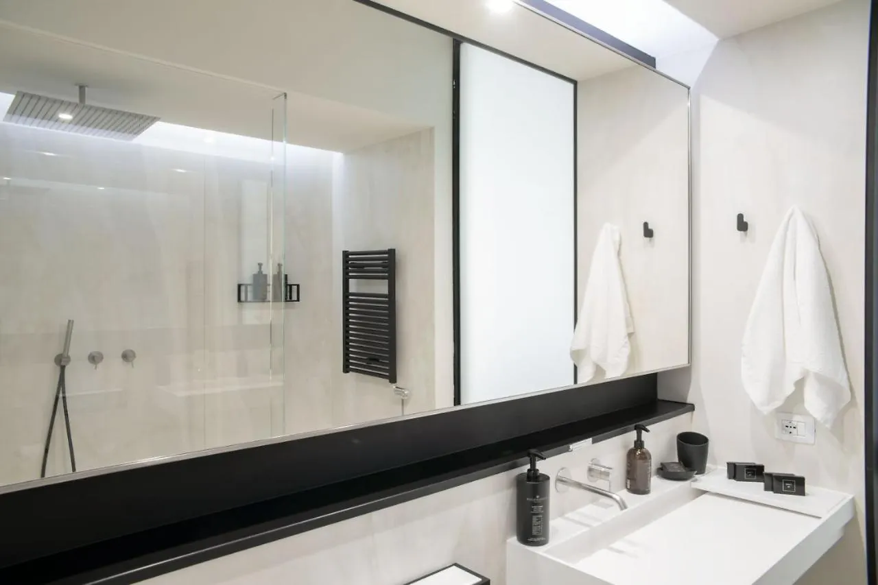 Bmore Duomo - Luxury Apartments Near Duomo Milan Aparthotel